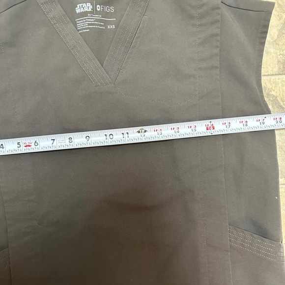 🌟 Figs x Star Wars Limited Edition Grey Scrub Top ! 🌟 - Picture 7 of 7